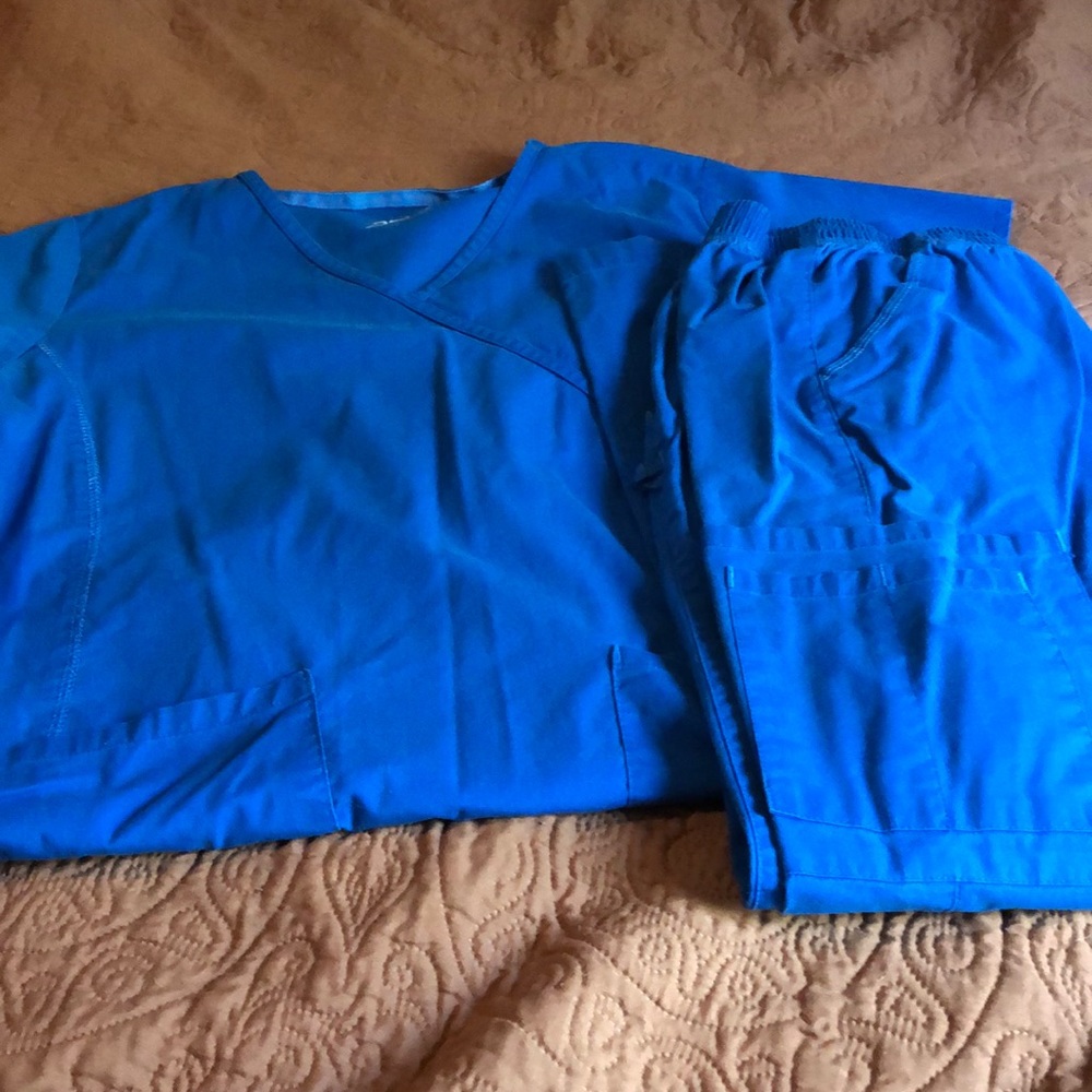 Scrub set